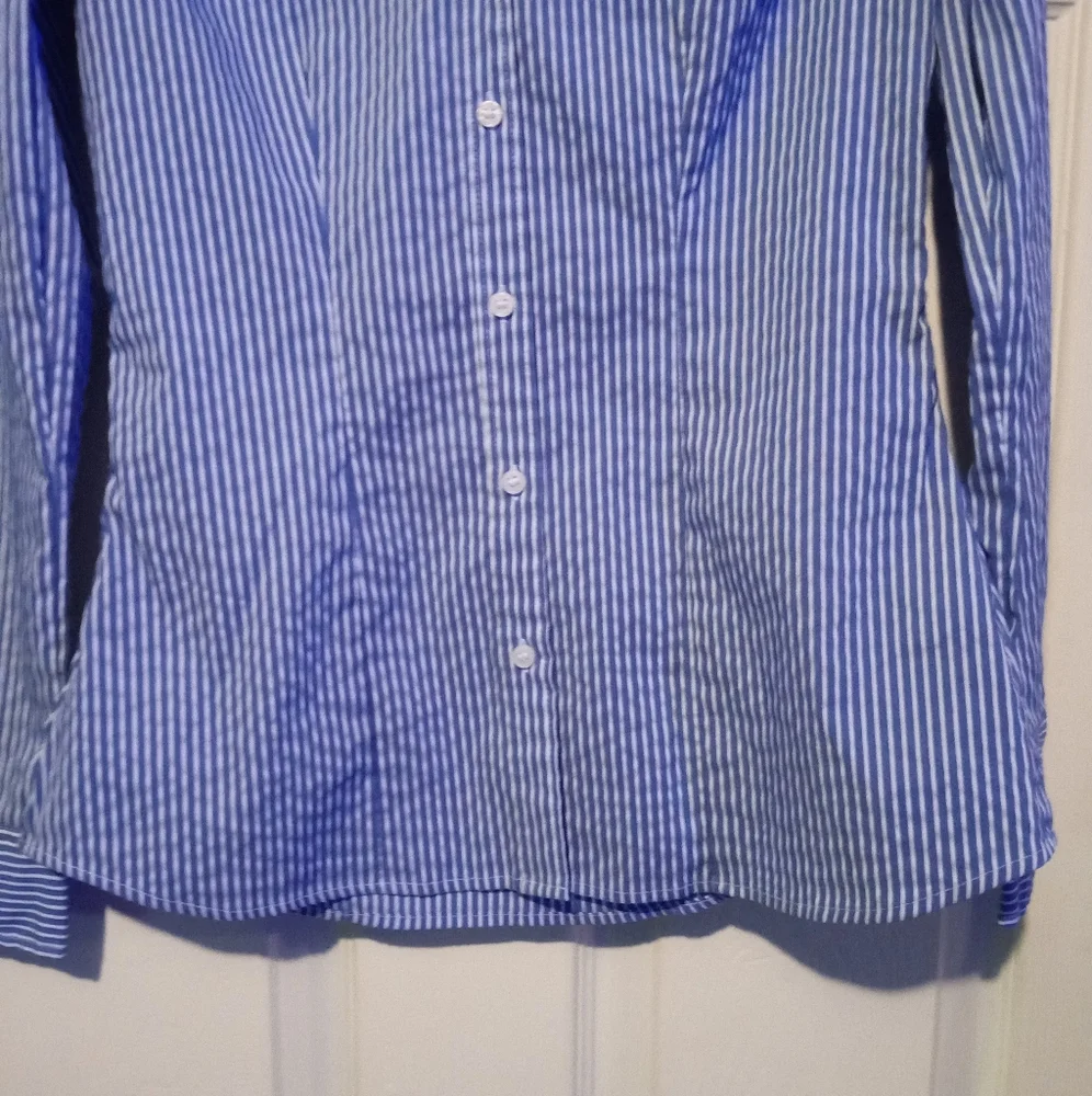 ❤️3/$10 NWOT H&M BUTTON UP - Picture 4 of 4